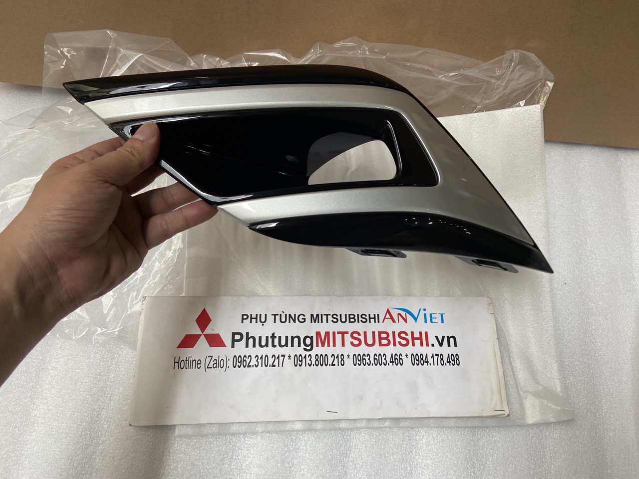 Ốp đèn gầm xe mitsubishi Outlander 20232025